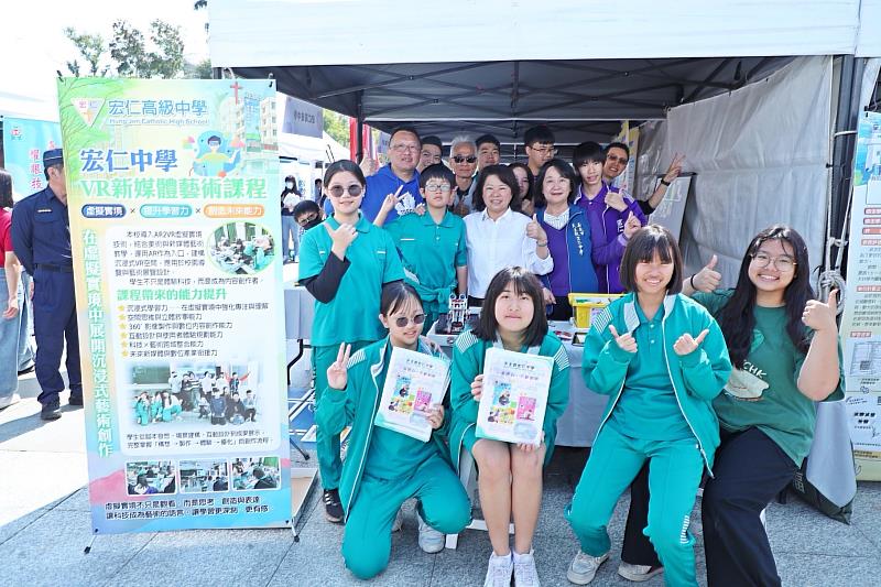 0_現場有多所學校攤位 (1)