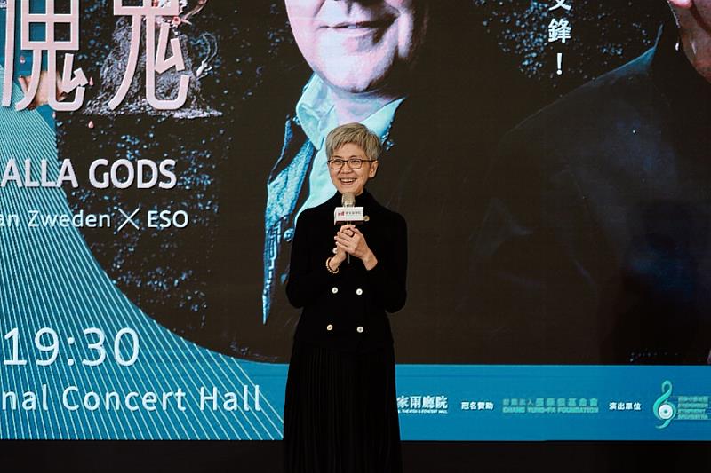 國家兩廳院藝術總監劉怡汝盛讚傳奇男中音布萊恩．特菲爾爵士歌聲，邀請樂迷走進音樂廳，在宏偉與細膩交織的戲劇張力之中，親身見證傳奇的巔峰時刻。(國家兩廳院提供，鄭達敬/攝影)