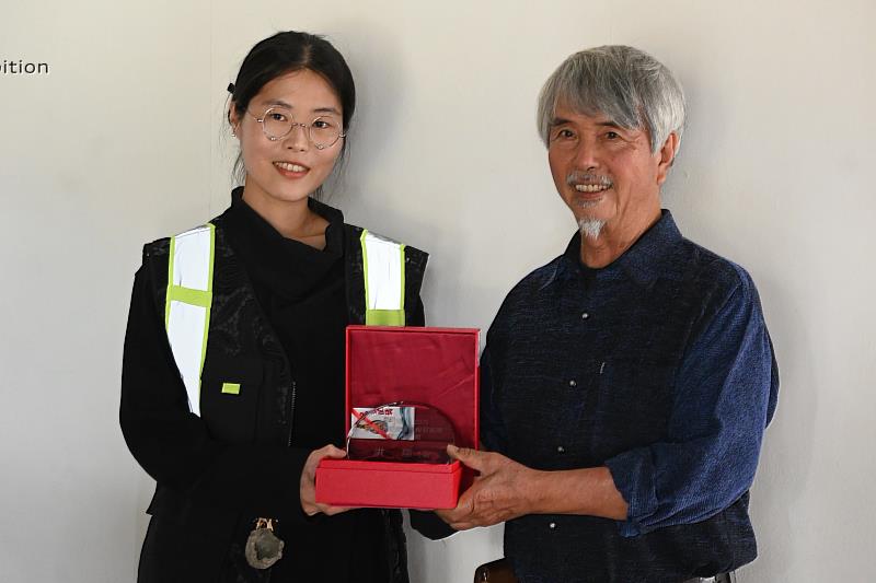 畢業於國立台北藝大美術系的藝術家洪瑄,感念李仲生老師傑出的創作給予藝術界的啟發