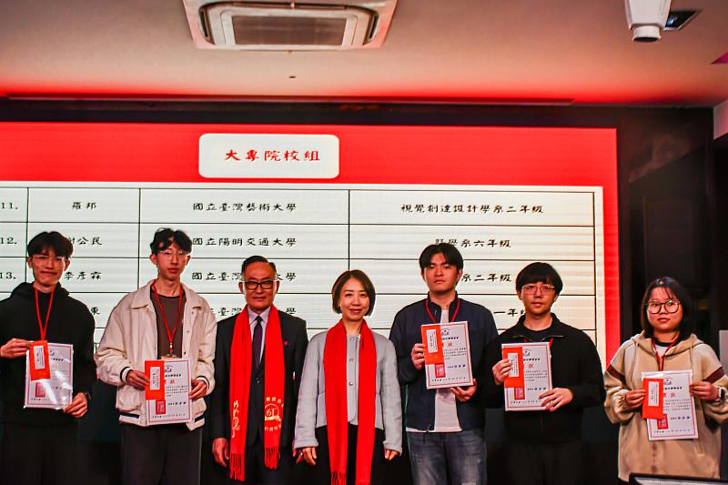 李妍慧頒贈僑生獎學金