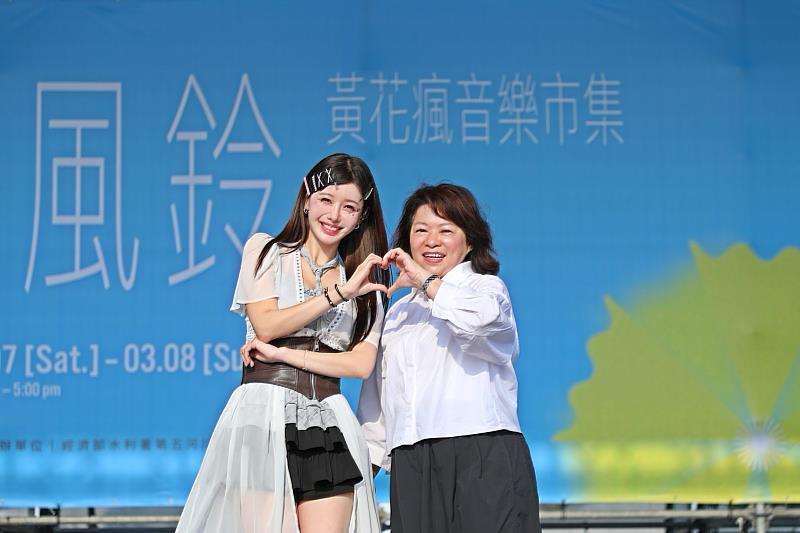 0_李雅英現身潮風鈴與黃敏惠市長熱情互動 (1)