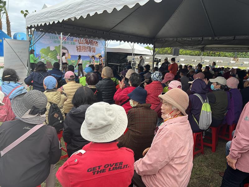 林業保育署花蓮分署新城工作站與新城鄉公所於3月7日舉辦「植樹造林及贈苗活動」，民眾參與踴躍。