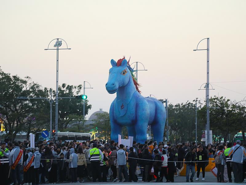 台灣燈會單日賞燈突破200萬人次　縣府感謝遊客配合並持續精進疏運-1