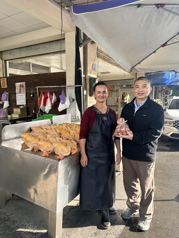 黑熊認證的好吃雞肉 台東縣池上鄉新生路89號 「雞世界商號」