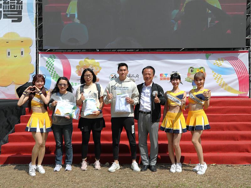 世界經典棒球賽對戰韓國 台灣燈會轉播熱烈應援