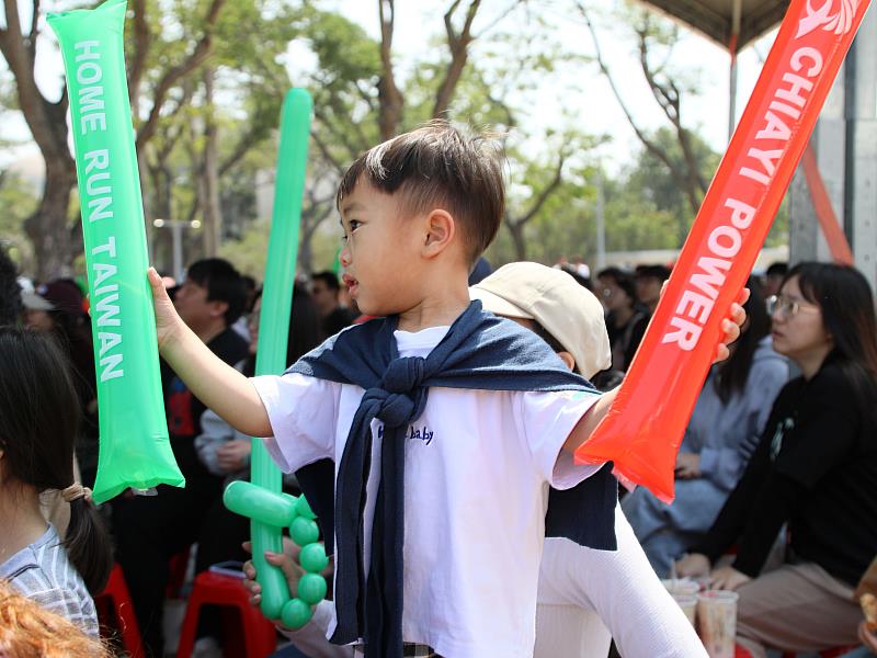 世界經典棒球賽對戰韓國 台灣燈會轉播熱烈應援