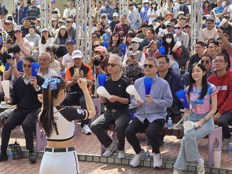 0_林瑞彥副市長也到場與球迷一起加油