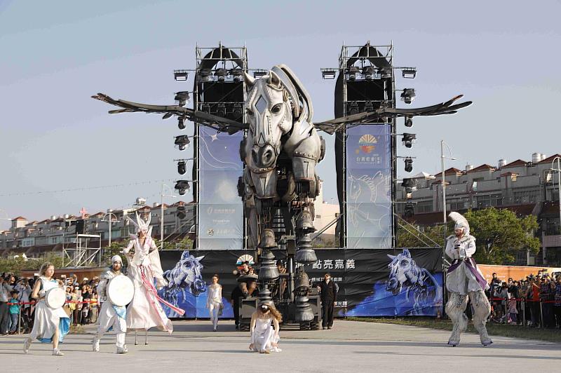 台灣燈會獨嘉亮相，法國「飛天白馬秀」搶先開箱