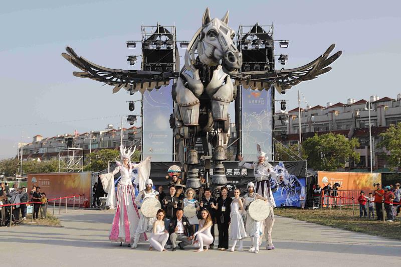 台灣燈會獨嘉亮相，法國「飛天白馬秀」搶先開箱