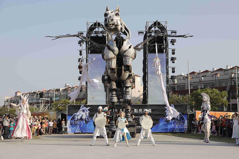 台灣燈會獨嘉亮相，法國「飛天白馬秀」搶先開箱