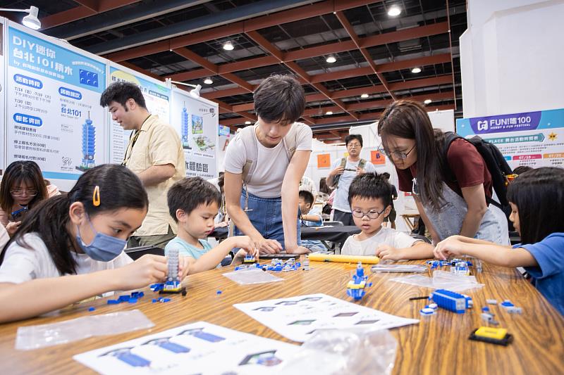2026年「FUN!嗜100」將擴大手作工藝及嗜好領域，並舉辦體驗課程、創意競賽、創作者見面會及滿額兌獎等多元活動。（貿協提供）