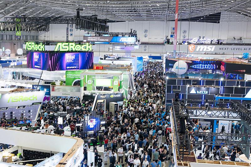 TCA 表示，COMPUTEX將於5月27日舉辦COMPUTEX 2026展前論壇（Pre-Show Forum），邀集全球科技企業與產業專家共同參與，以「Powering the AI Economy for All-From Vision to System-wide Implementation（百工百業共創AI經濟，推動AI系統全面落地）」為主題，聚焦AI Systems在產業生態中的核心角色，探討AI技術如何從概念驗證走向大規模部署，並推動AI經濟於各產業領域持續擴展。COMPUTEX 2026官方網址為<a href=