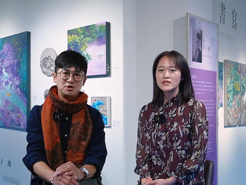 《朧日書寫》雙人展藝術家范子翔與卜馨賢於鶯歌光點藝術中心接受專訪，分享創作理念與作品背後的故事。