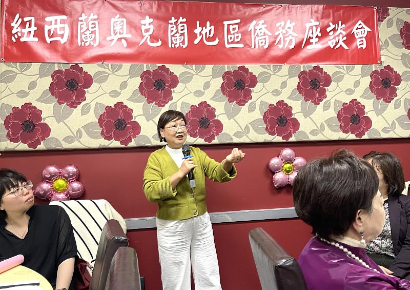 徐佳青委員長分享僑民相關政策。