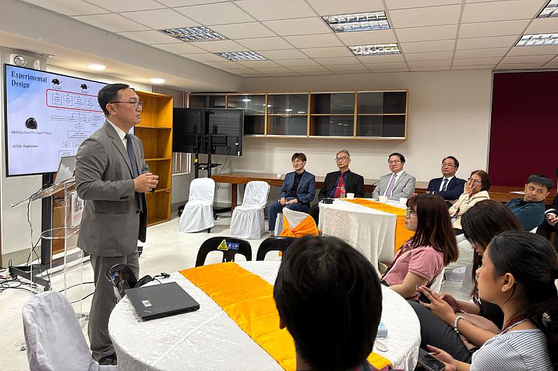 兩校教師針對各專業領域分享最新研究成果。