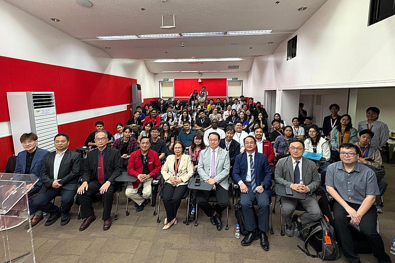 海大代表團於3月4日上午至瑪布亞大學MAKATI校區舉辦招生說明會。