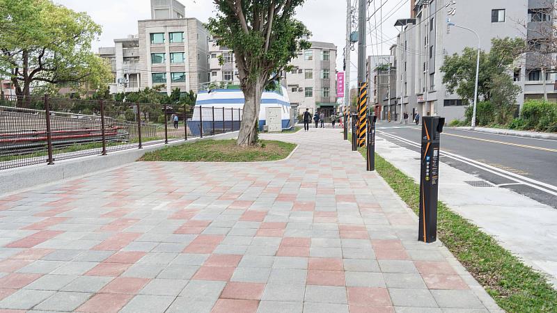 朝山國小安心通學路完工。