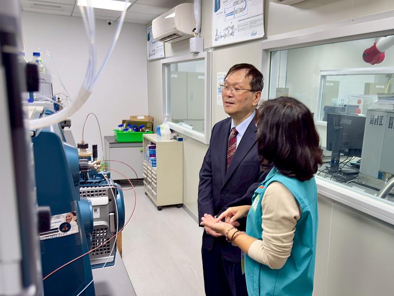 衛生福利部莊人祥次長視察永在食安大樓 盛讚檢驗超前部署