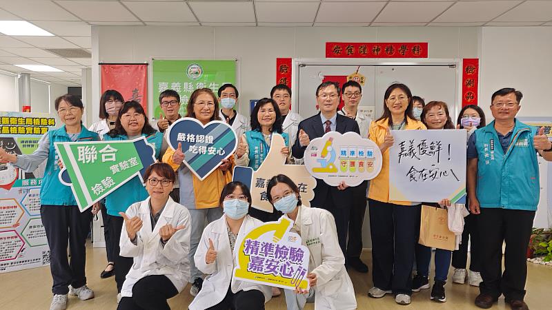 衛生福利部莊人祥次長視察永在食安大樓 盛讚檢驗超前部署