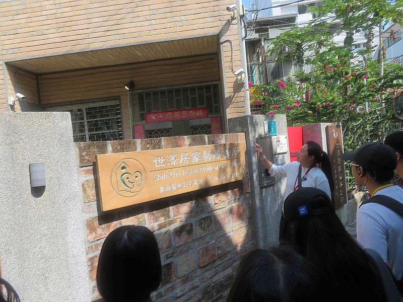 「多元醫療就在你身邊」授課內容帶領學生瞭解在地的「民俗療癒」、「漢醫診治」、「西式醫療」3套醫療體系。