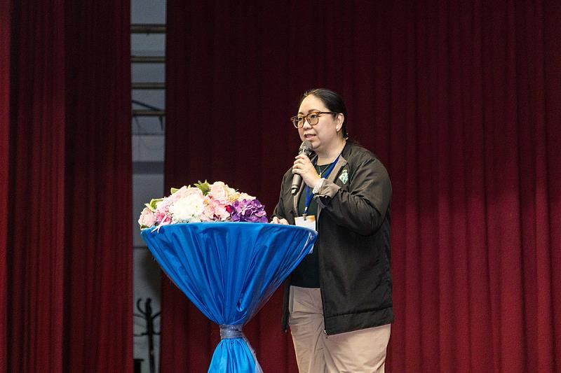 菲律賓拉薩利亞利帕綜合學校Kristine Anne Dimaculangan校長致詞。