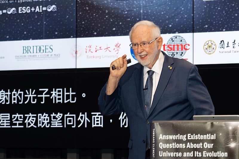 淡江熊貓講座邀請2015年諾貝爾物理學獎得主Arthur B. McDonald主講。(圖/淡江大學提供)