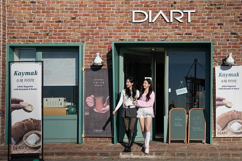 星宇航空推出互動式主題網站《打包行李・出發釜山》，透過與珉貞、晧禎對話互動，帶領旅打造屬於自己的釜山玩法。