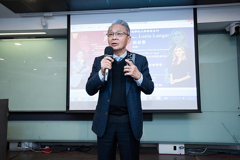 文化大學企業管理學系第1屆校友、重威企業董事長廖永源支持與引薦「大師講座系列」，期盼透過國際級講者分享，協助學生掌握全球產業與科技趨勢，培養跨域思維與國際競爭力。