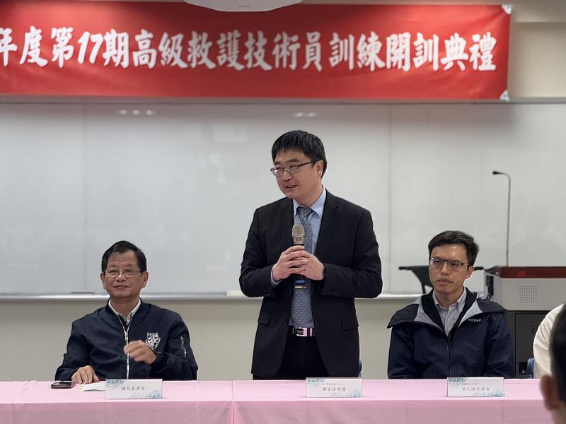 台大醫院安全衛生室主任謝明儒醫師致詞。