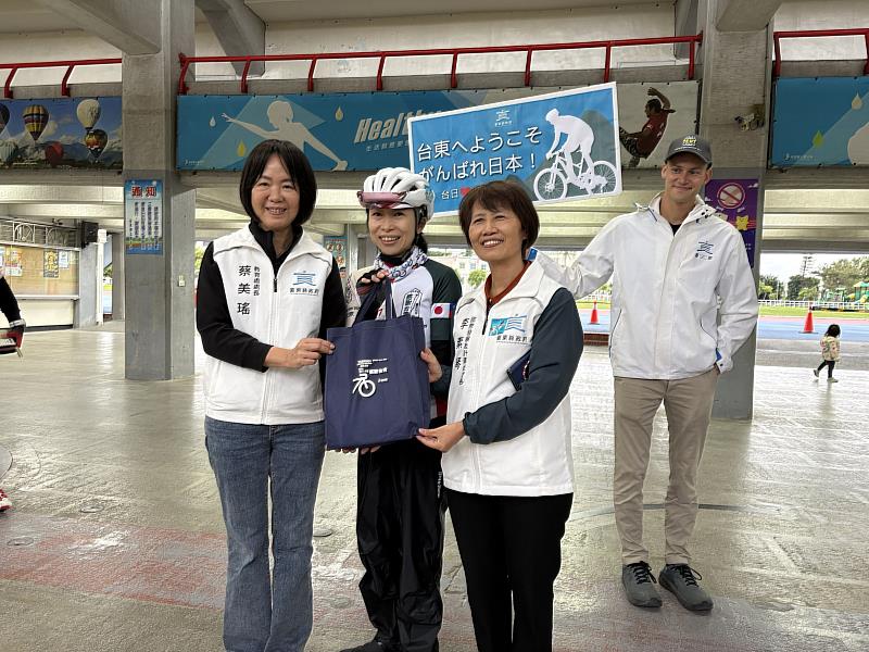 環島騎行謝311恩情！一青妙率團抵台東