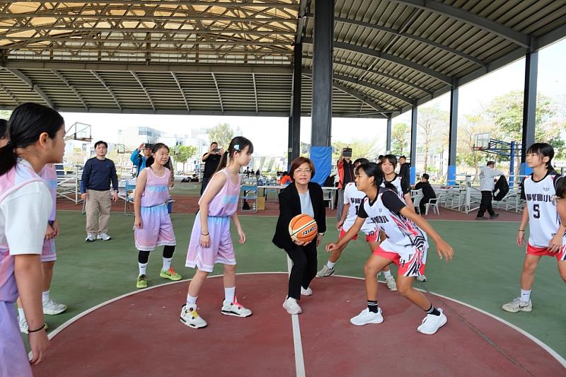 彰化縣國小籃球聯賽開幕 49校614名小將齊聚競技