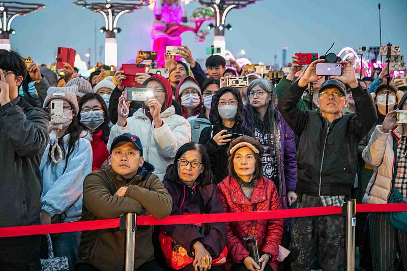 橘色旋風席捲嘉義縣 121期校友樂團登2026台灣燈會