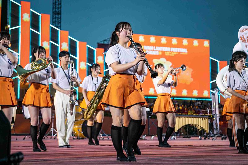 橘色旋風席捲嘉義縣 121期校友樂團登2026台灣燈會