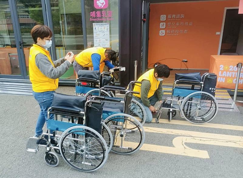 嘉義縣社會局強化無障礙服務 2026台灣燈會提供100部輪椅便利賞燈