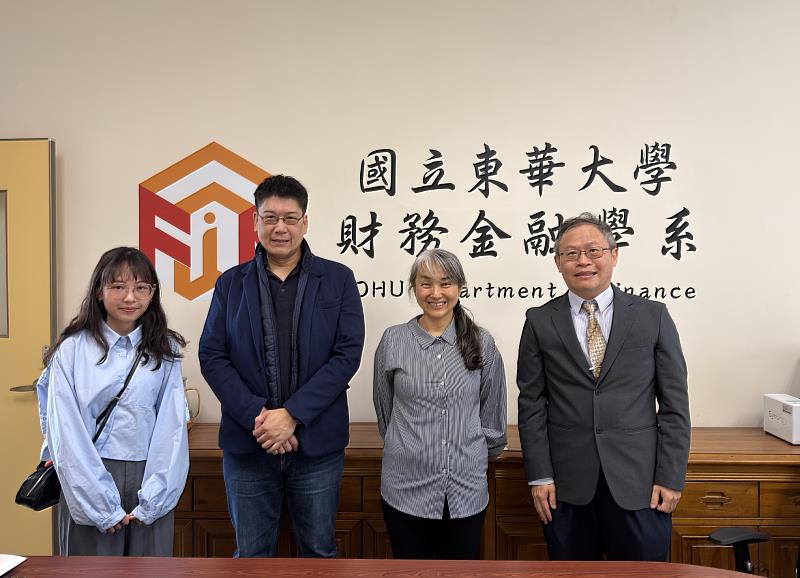 兩校師生合影。