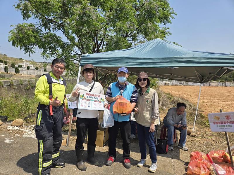 宣導金紙集中處理，減少墓地火災發生機率。
