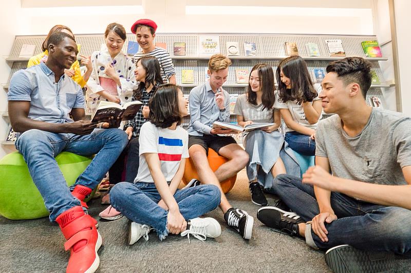 元智大學推動「精進專業課程學習輔導」以學習取代工讀培育6大核心能力。