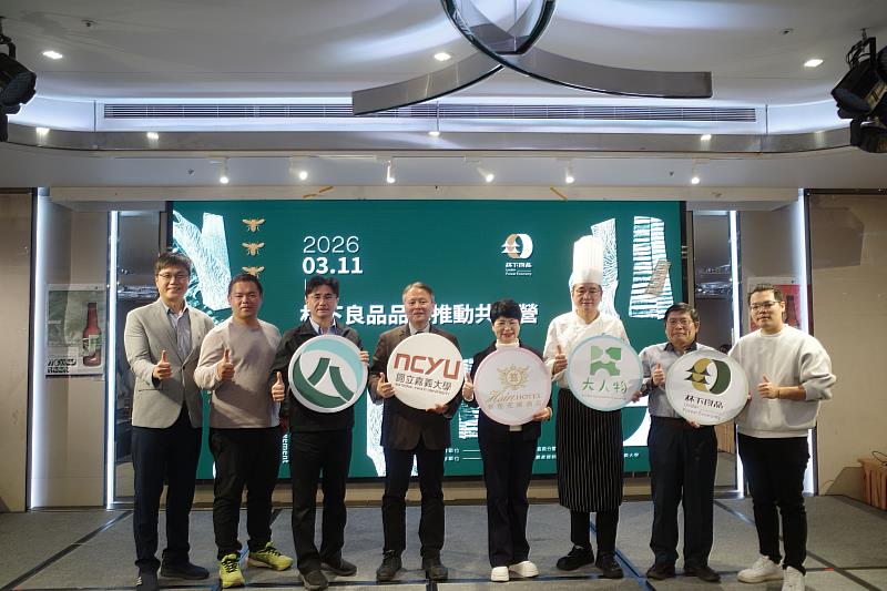 共識營廣邀產學單位，帶來產業實務管理、永續蜂產品碳足跡盤點、中草藥跨域應用及多元產品創意開發等議題分享。