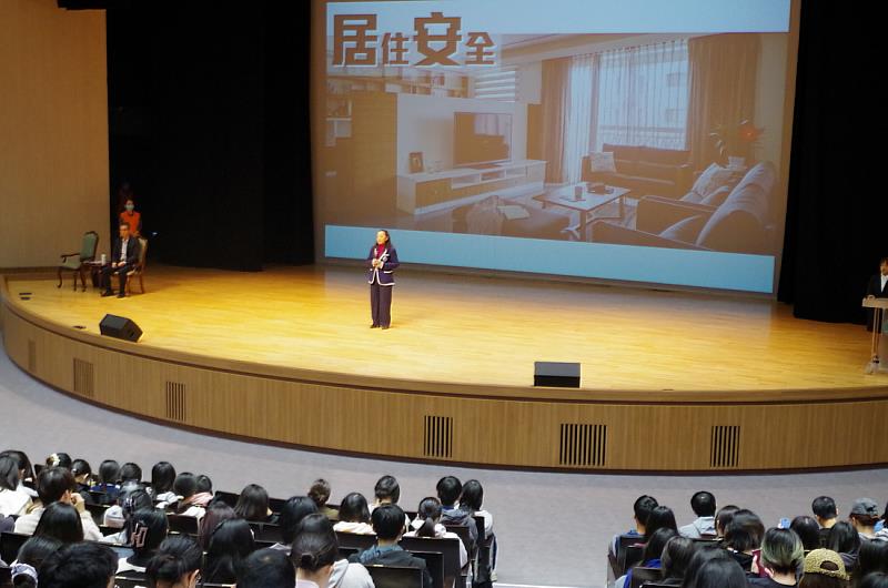 林蘭東學務長主持。