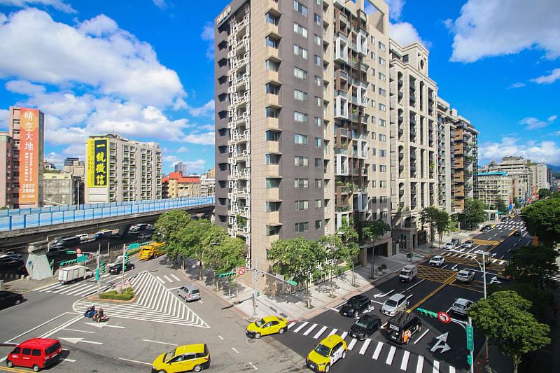 永慶指出，台北市臨路住宅的平均單價普遍高於非臨路住宅，最高出現逾2成價差。（房市示意圖）