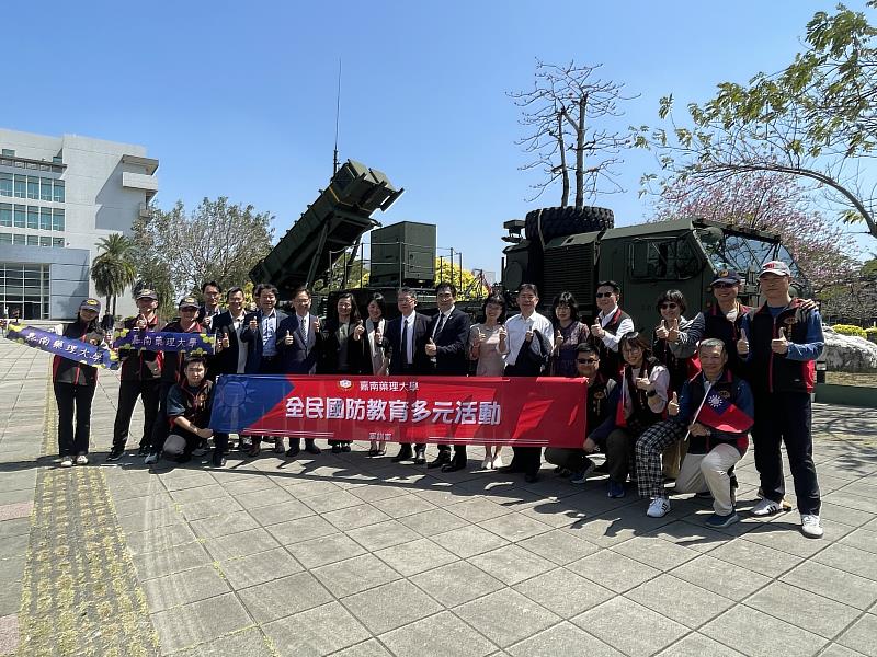 嘉藥「保嘉衛民軍事嘉年華」重磅展出愛國者三型飛彈(PAC-3)。