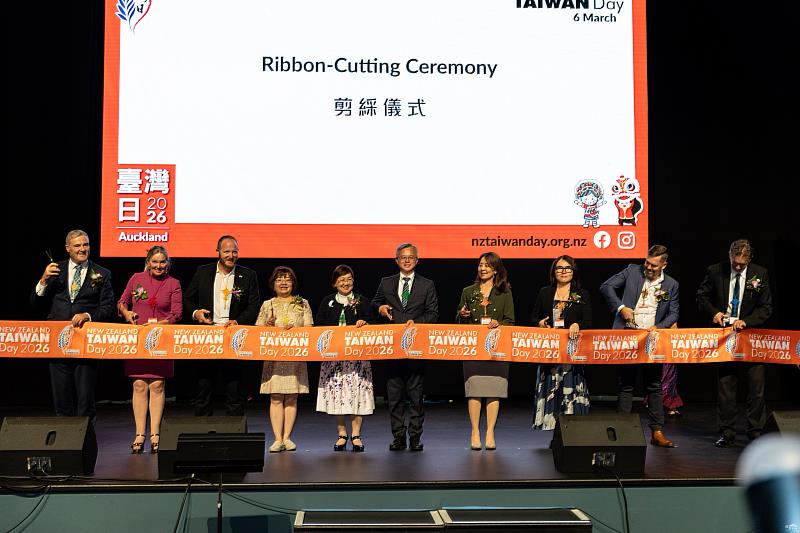 臺灣日開幕剪綵。