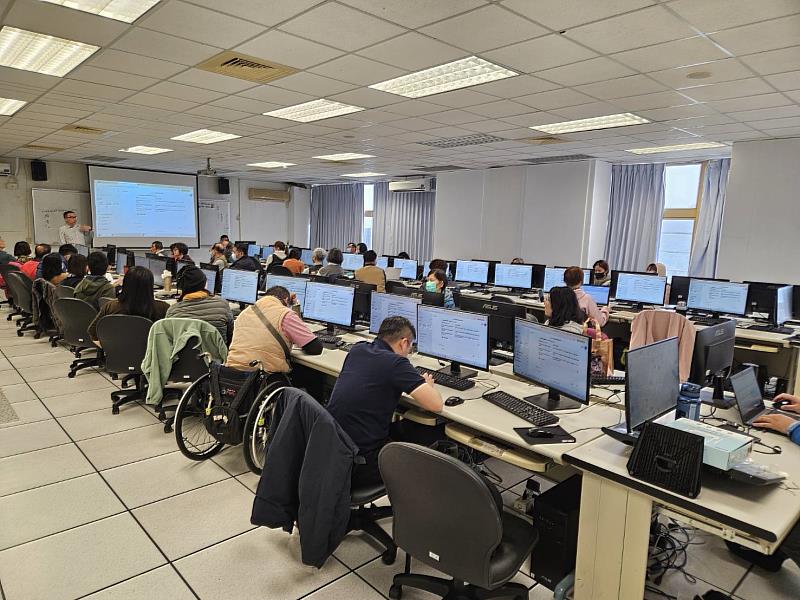 AI培力正夯！臺東縣府融合式職訓證照班因應數位浪潮