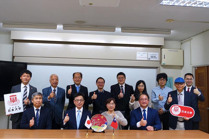 海大海法學院與日本大學法學部簽署MOU。