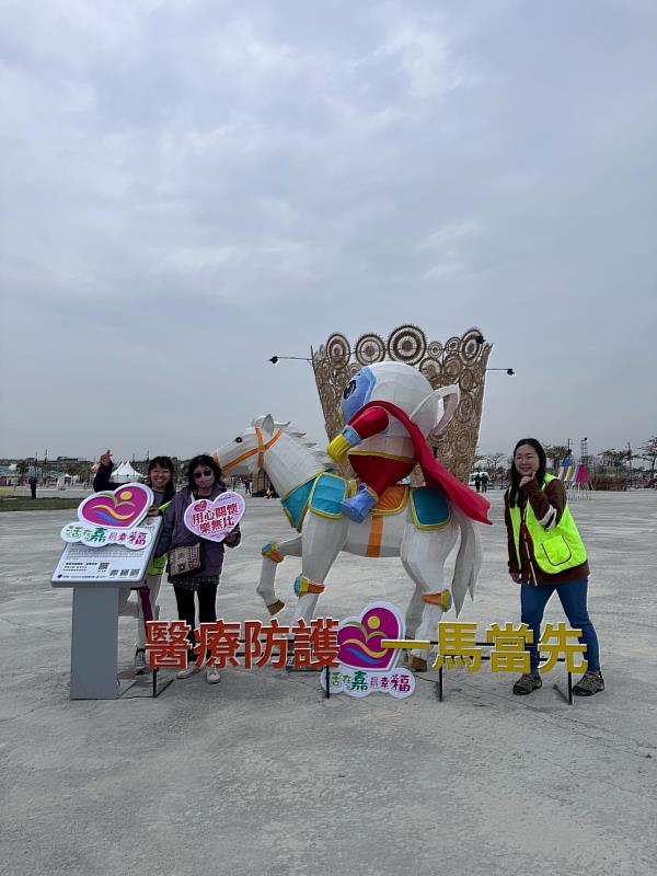 來「嘉」賞燈心健康 走動式宣導「熊貼心」