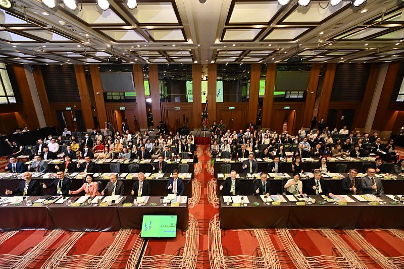 2025第5屆台灣永續投資論壇暨頒獎典禮,現場與線上合計1,004人與會。