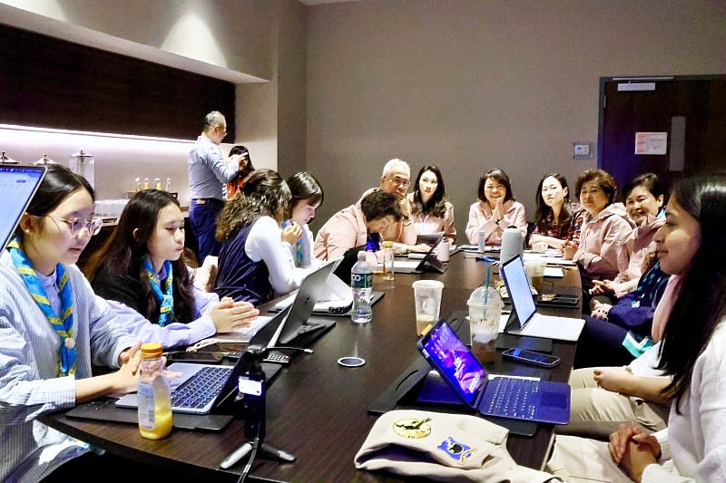 黃敏惠市長率隊參與NGO CSW中華民國台灣女童軍平行論壇，並於會議前帶領團隊預先彩排。