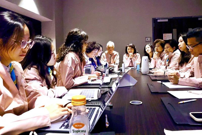 黃敏惠市長率隊參與NGO CSW中華民國台灣女童軍平行論壇,並於會議前帶領團隊預先彩排。