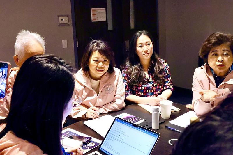 黃敏惠市長率隊參與NGO CSW中華民國台灣女童軍平行論壇,並於會議前帶領團隊預先彩排。