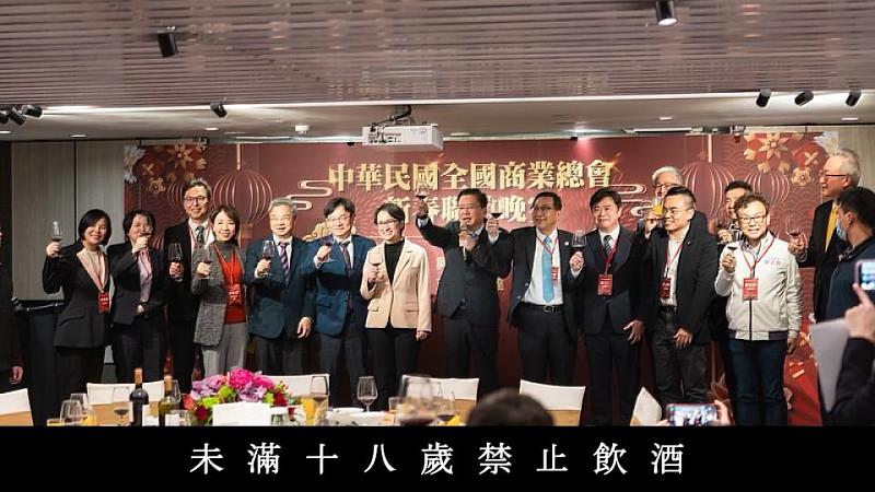 僑務委員會副委員長李姸慧（左4）出席，與政、商界交流。（總統府提供）